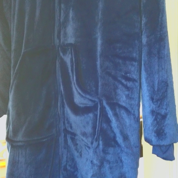 Knee Length Robe - Picture 9 of 10